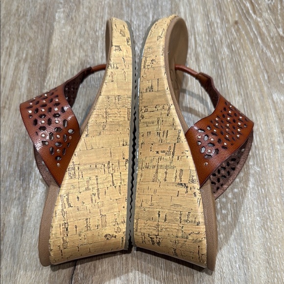 Skechers Size 7 Brown Wedge Sandals with Cork Heel - Picture 8 of 11